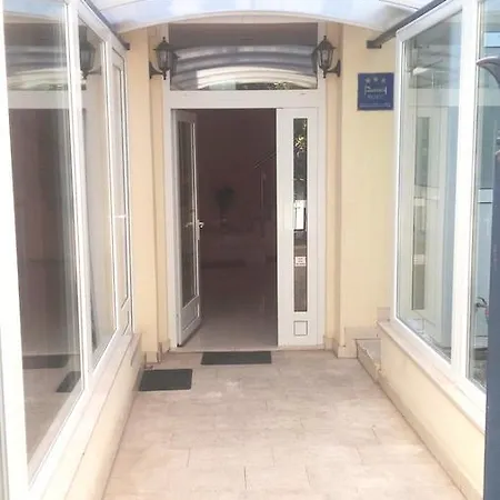 Marjela Oda ve Kahvaltı 3*